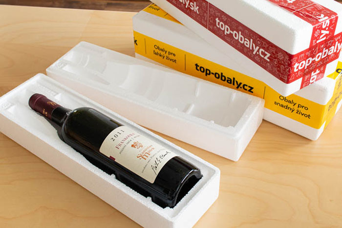 Wino zapakowane w opakowanie z polistyrenu